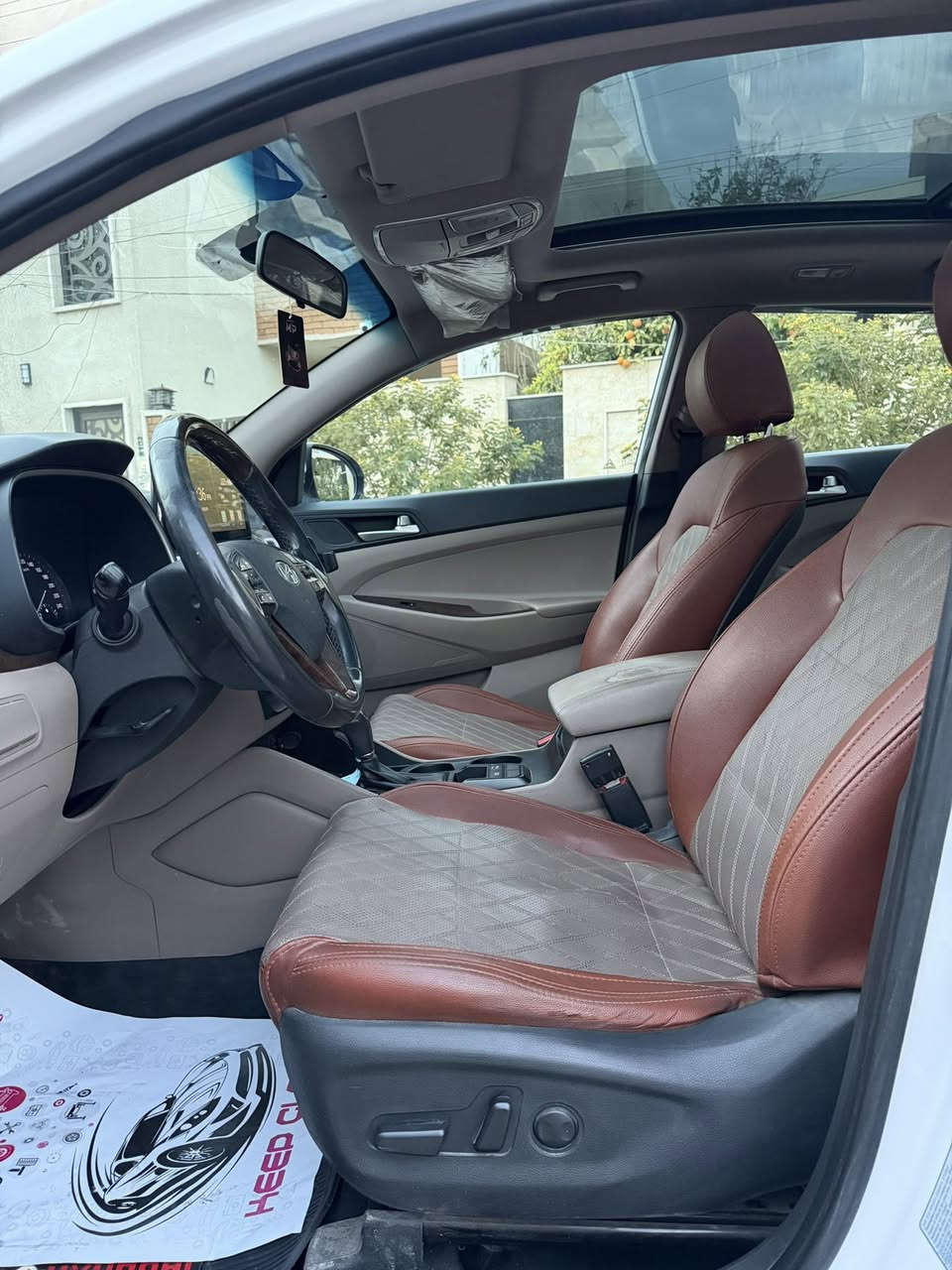 توسان للبيع 2019 (خليجي) ماشية (87 الف كيلو) فول مواصفات (بانوراما كامرة خلفية حساسات شاشة كبيرة ومواصفاتها الباقية المعروفة أفول شي بيها) الملاحظات البيها (البنيد مثل ما موضح بالصورة والتكمة متكشطات وأغلبهن هيج صار بيهن يتكشط الصبغ)
(رقم بغداد الجديد هزة وفحص وسنوية جديد وبأسمي)
السعر (193 وبيها مجال)
للأستفسار (***********)
مكان السيارة بغداد
