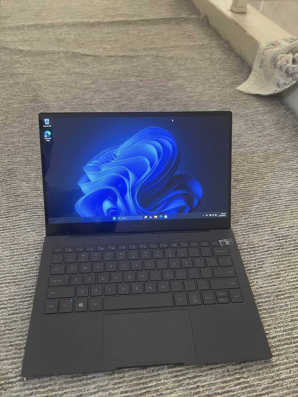 السلام عليكم لابتوب للبيع
Samsung galaxy book s
شاشة ١٣.٣ لمس 2k 
كيبورد فسفور ضوئي 
بصمه أصبع 
سناب دراغون لمس 
يشغل جميع البرامج arm64 bit64 bit32
Windows 11 home اصلي  
رام ٨ غيغا 
هارد ٢٥٦ ssd 
 بطارية لحد ٢٥ ساعة 
نظافة ١٠٠٪؜ لوك
دورات الشحن 0 جديده ١٠٠٪؜ 
السعر 550  الف


**إذا كنت صاحب هذا الإعلان وتريد حذفه لأي سبب، رجاءا أرسل رسالة إلى الدعم الفني**