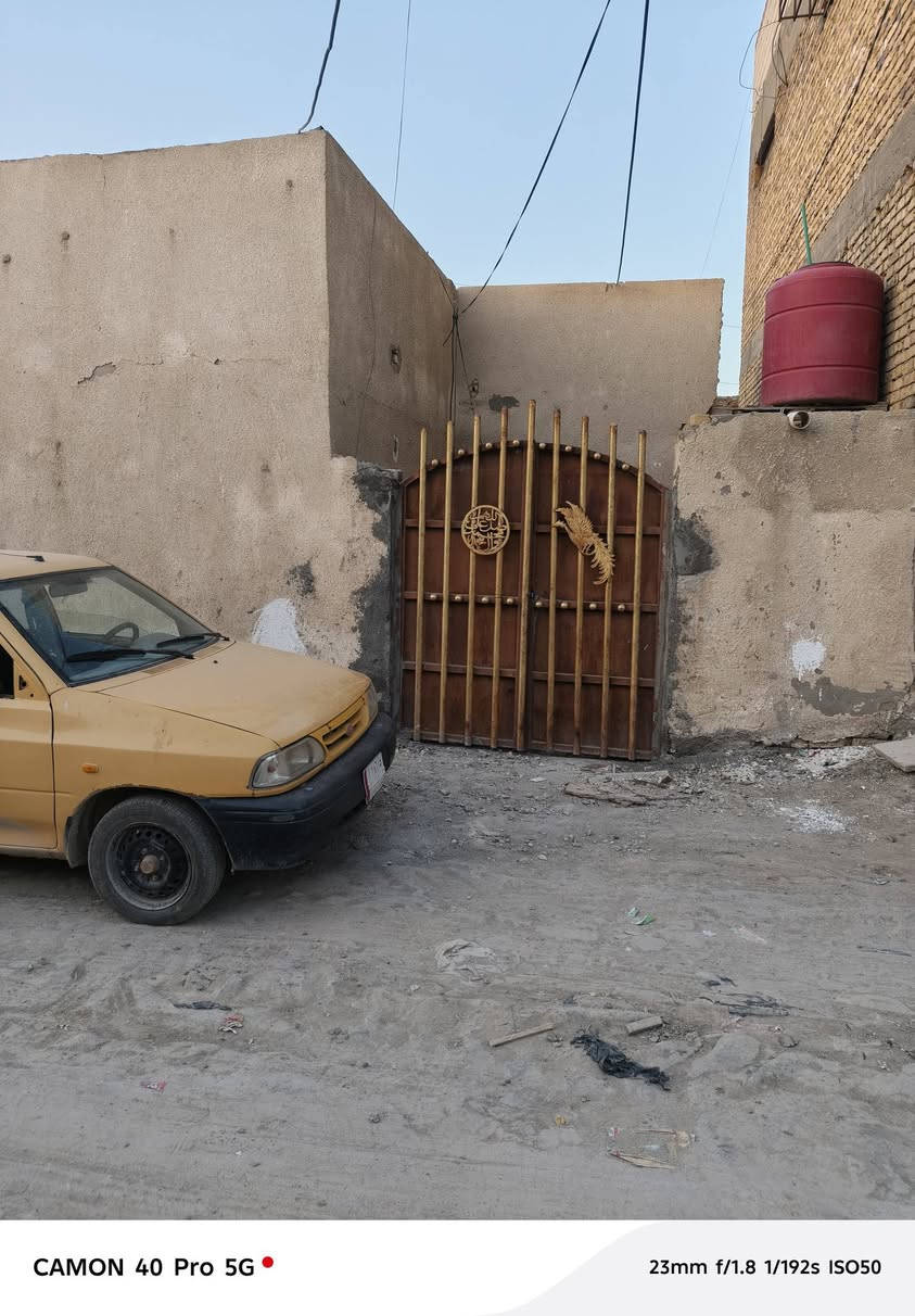 دار سكن لليجار وراه مركز حي الوحده بل الساحه بي غرفه وحده وصاله وبراني ومطبخ وصحيات اليجار 200 الف 
***********
