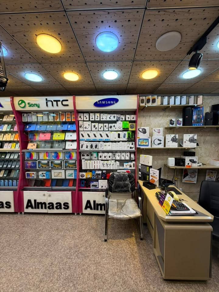 السلام عليكم رفوف + ميوزه + فاترينات+قاصة +سقف ثانوي  والاستاند تعليك
كامل للبيع 

***********

مكان بغداد
