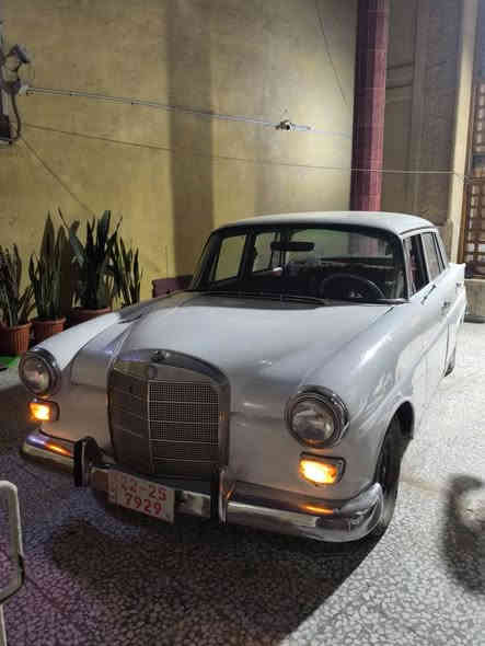 مارسدس موديل 66 
وارد امريكي
حجم E200
اربعة سلندر كير تعليك اوتماتيك 
شغالة و تمشي طبيعي 
رقم كاتي اربيل مفحوصة لكن غير ناجحة بالفحص 
***********
مصبوغة عام
بيهة نواقص بسيطة
السعر 105 ورقة بغداد
