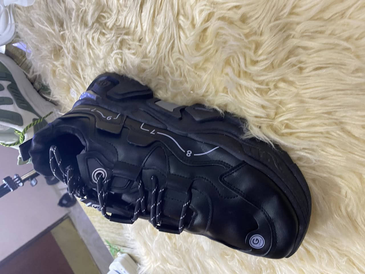 سلام عليكم شلعة احذية رجالي جديد اوربي قياس من ٤٠ لحد ٤٥ بيها تقريباً ١٠٠ قطعة مكاني بغداد ***********
