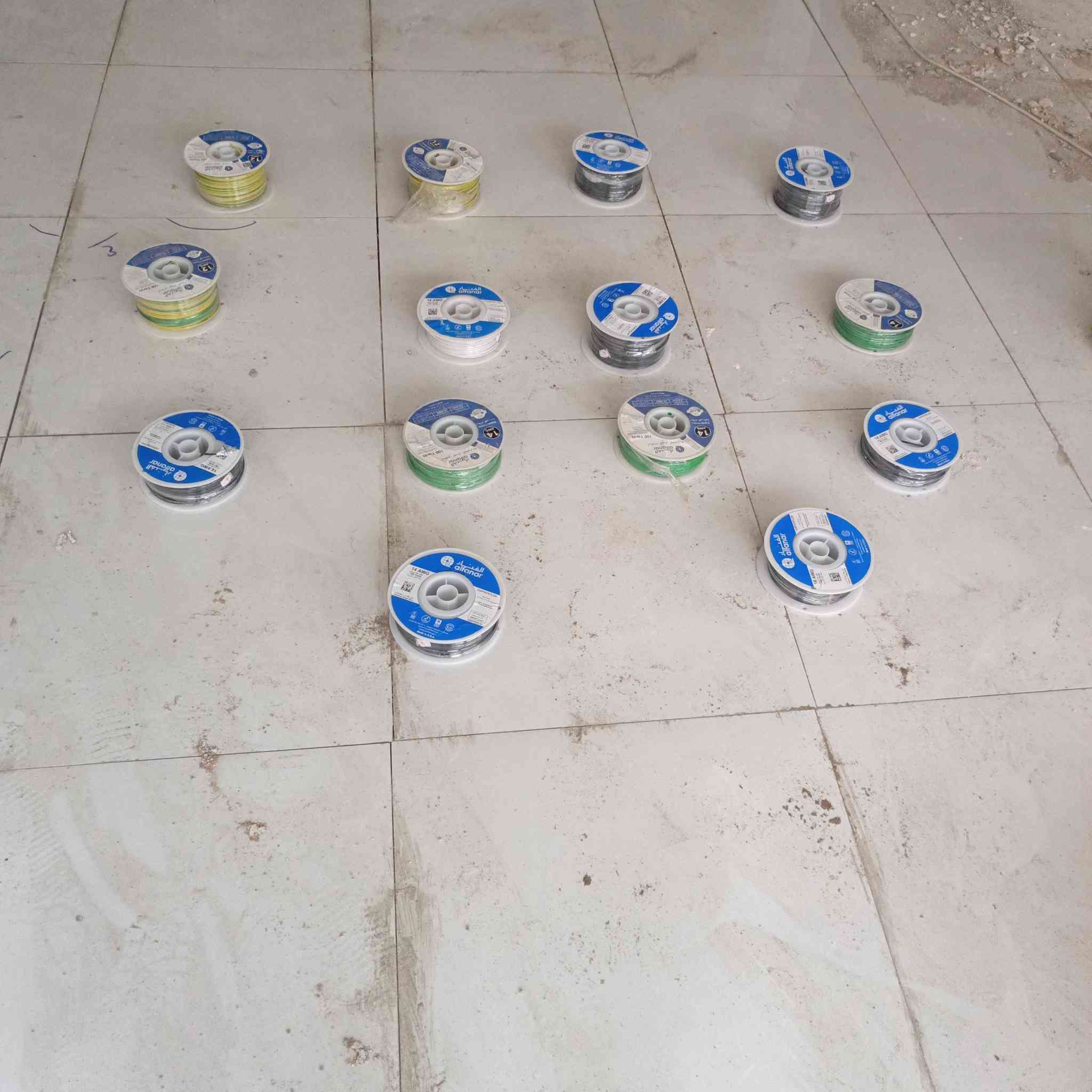 من احد مواقع كادر السيف للتأسيسات ألكهربائية منطقة كرمة علي الناحية تسليك أسواق المواد من  @ شركة نسيم البصرة في منطقه الموفقية شارع النهر للتواصل ***********
