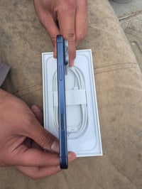 ايفون 17 برو ماكس بطاريته 100‪%.  مشحون 85 مره ذاكره 256‪ الجهاز فاتحه...