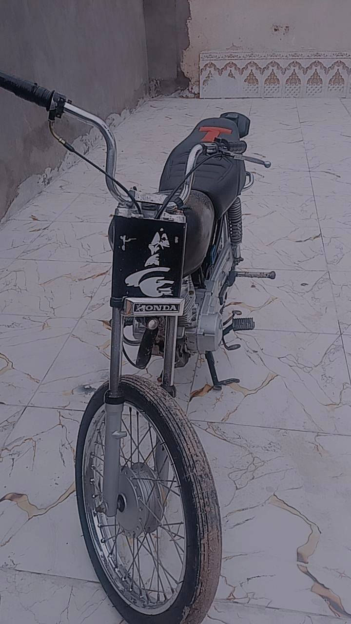 سلام عليكم اخوان دراجه نامه يراني البيع دراجه نضيفه اوراق شراي يتصل عليه ونه خادم***********
