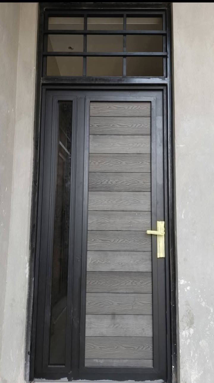 حداد متنقل  كافه  اعمال الحداده وتصميم الابواب والشبابيك امحجرات    سقايف  والكرفانات
***********
***********
