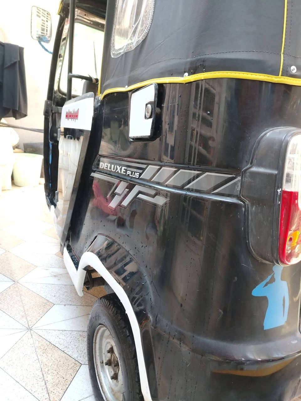 ثنين تكاتك للبيع الحمره مديل ٢٢ السعر ٧٥٠٠ رقم وسنويه بابل السوده ٢١اوراق السعر ٥٢٥٠ مكاني القاسم ***********
