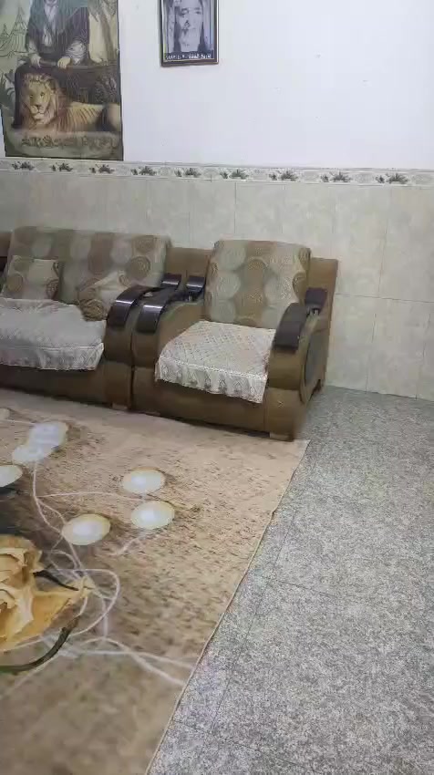 بغداد الحسينية مالراشدية
بيت 200م  بال4000 طابقين الطابق الارضي يحتوي على غرف نوم عدد 4*5) 2) و استقبال (5*6) ومطبخ (5*6)
وصالة وصحيات داخليه و خارجية
الطابق الثاني
غرف نوم عدد3
غرفتين بقياس (5*6)
وغرفه (4*5)
صحيات
الطابق الارضي ارضيته كرانيت
الطابق الثاني و الدرج بورسلين
مستعجل على البيع اليحب يتصل أو يشرفني بالبيت 
*********** واتس اب 
*********** اتصال
