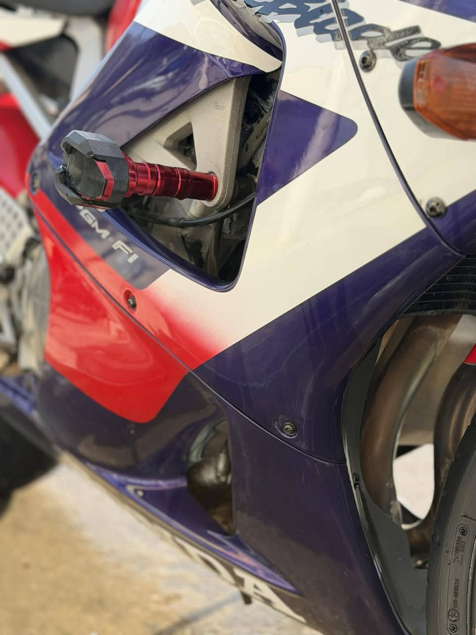 دراجه هوندا CBR. 929
دراجه جديده بلاديه الدراجه برغي ما مفتوح بل مكينه ع الشرط جديده وتفحص وين ميعجبك مكفوله من كلشي دراجه اجدد من الصور
وعليها ادامه كامله جديده بلكات (NGK)  اصلي فيت بم جديد بخاخات   تنضيف جويتر شوته كله جديد +وياها كزوز رياضي 
دراجه خير من الله مكاني نجف هاذه رقمي وبي واتساب ***********
سعرها 23$ ورقه وبيها مجال قليل كلش
بدون رقم فقط اوراق اصوليه
