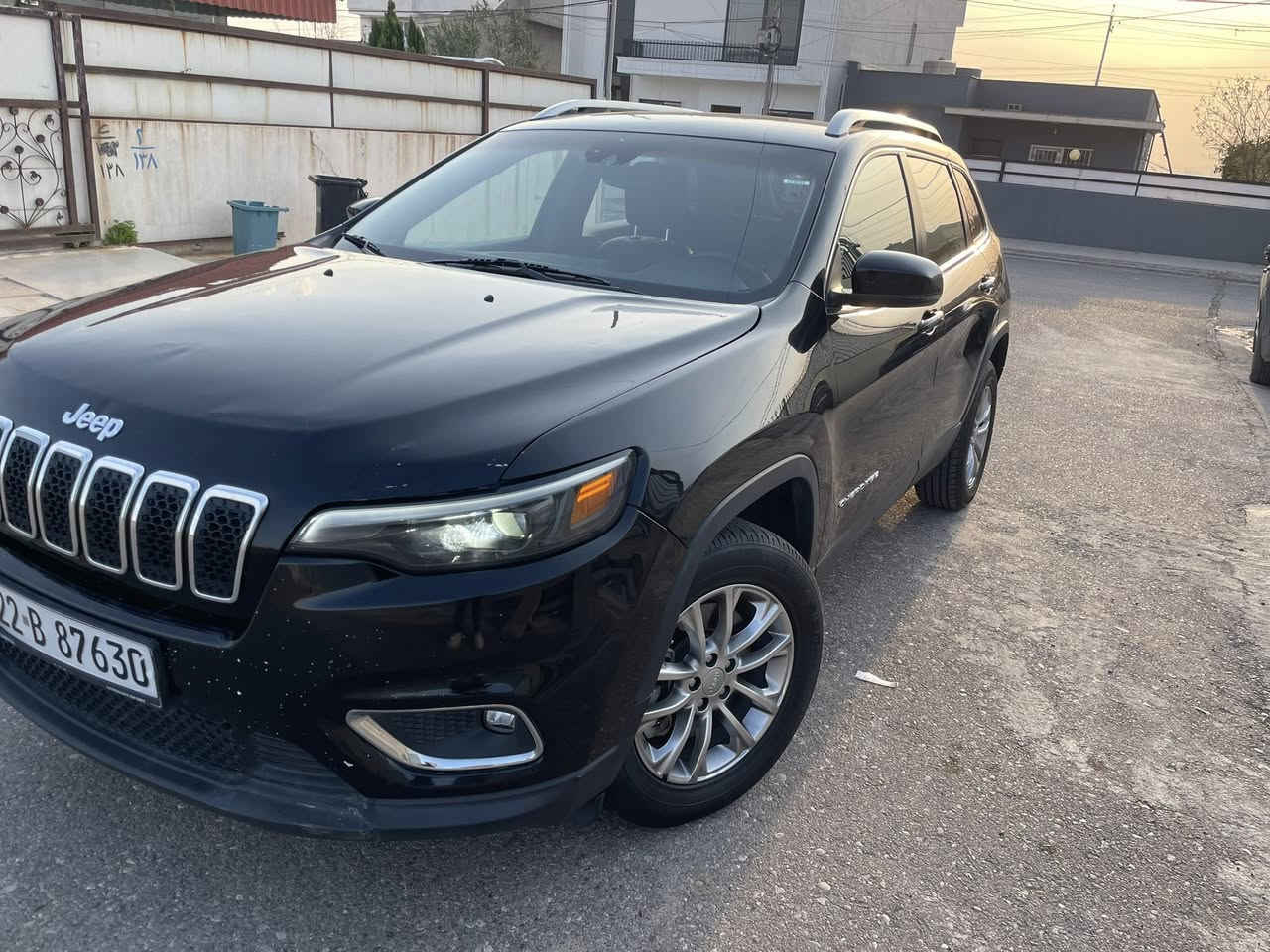 جيب شيروكي 4*4 ( بزون )
6سلندر 
السعر 145$
#مواصفات 
تدفئه كشنات 
تدفئه ستيرن 
شاشه جبيره +كاربلاي 
مستشعر وقوف 
مراقبة النقطه العمياء
مثبت سرعه 
5 مقاعد جلد
سياره كلها بلاديه بس الفيت بم مبدل
#حادث بس بارد من كدام


**إذا كنت صاحب هذا الإعلان وتريد حذفه لأي سبب، رجاءا أرسل رسالة إلى الدعم الفني**