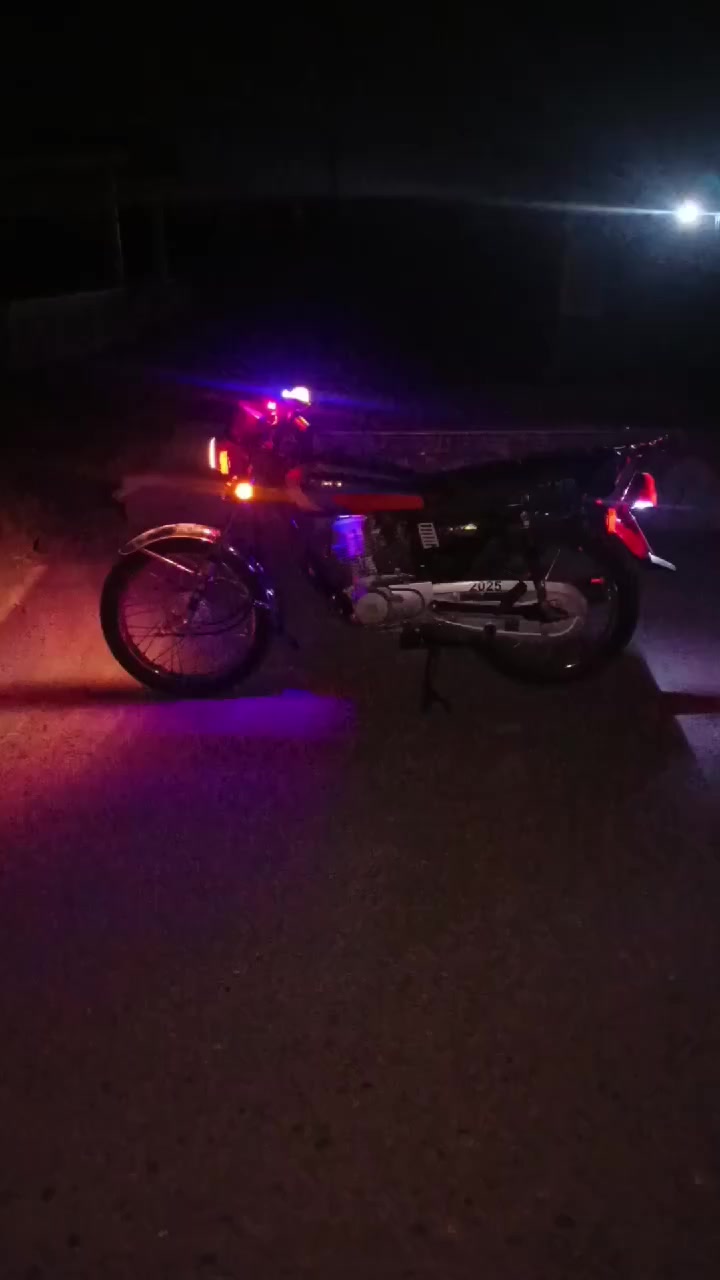 للبيع مديل 25 سكنر مكينه برقي مامفتوح بيها كهربائيات كلها شغاله مكاني بطحاء سعر 700 و بيها مجال لشراي ***********
