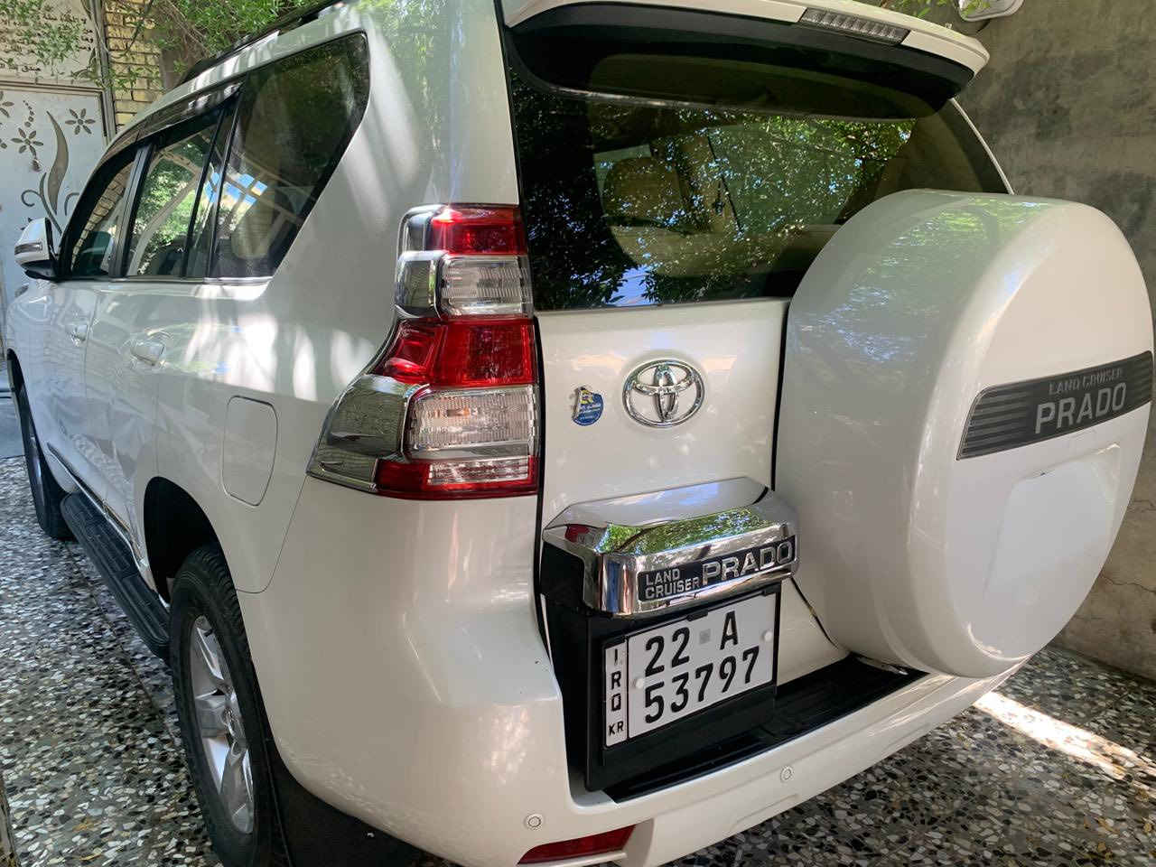 السلام عليكم للبيع برادو 2014 السياره كفاله عامه
فول مواصفات 6 سلندر

 مكفوله حتى من الشخط ماشيه 49 الف حقيقي  السياره على وضع الشركه تجي تفحص وين ما يعجبك سعرها 350 وبيها مجال 
***********
