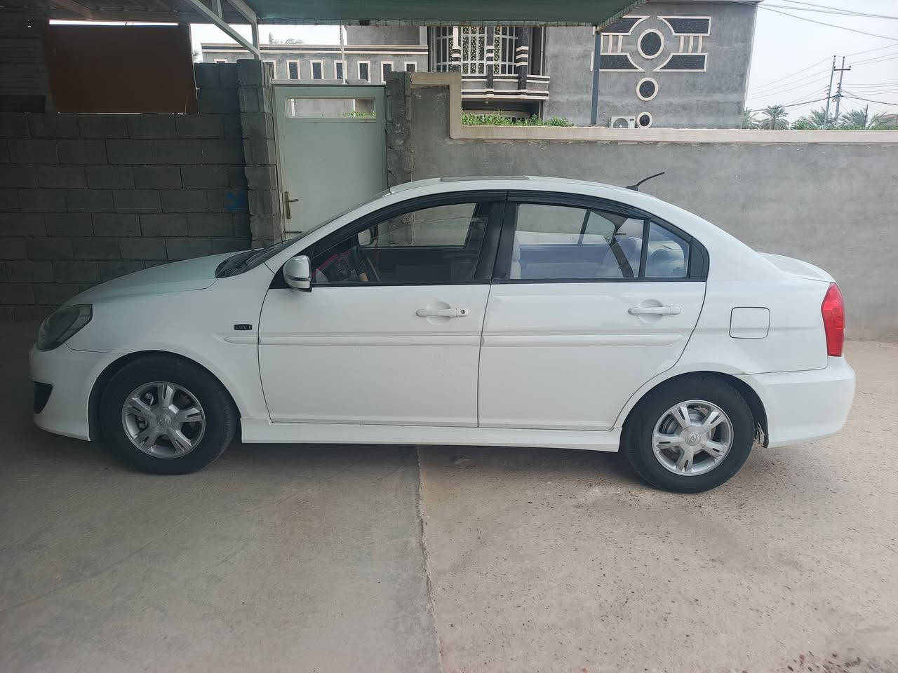 السلام عليكم للبيع  اكسنت 11خليجي فتحه سقف محرك 1600 رقم انبار دولي بسمي وتفاصل موجود سونار .....***********  مكاني فلوجه
