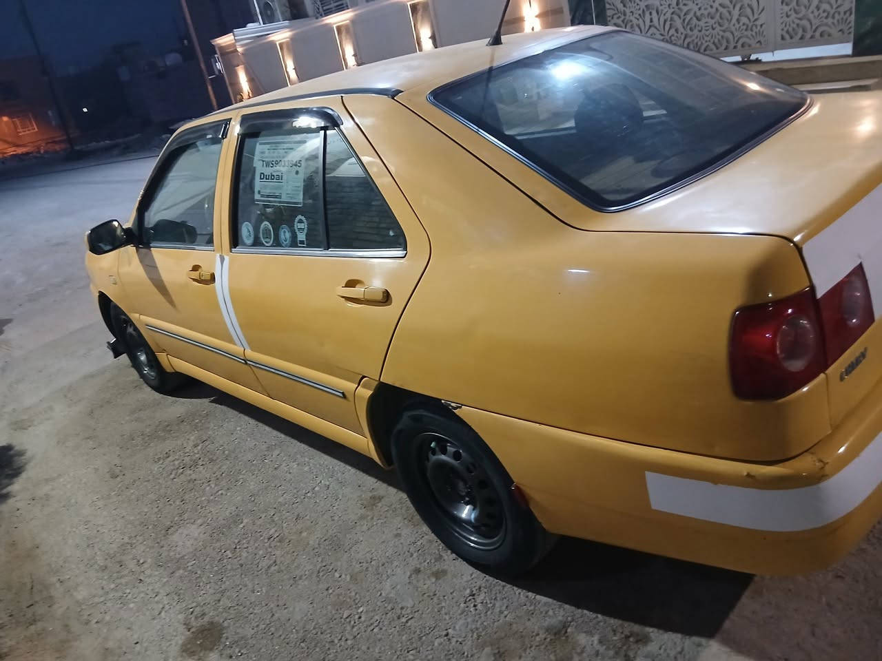 السلام عليكم شيري كوين ٢٠١١ كير عادي  الكشر كدام العين والمحرك والكير والكهربائيات كامله السياره مدوشمه جديد والكاعيه جلد مشط ستيرن وبور وصدر أمامي وخلفي كله بالجيس صار اسبوعين من شادهن التبريد شغال والتدفئه ما تشتغل وشارح كلشي بالفديو مع الصور حتى دهن مبدل والسياره باسمي ومصفره هيئه وغرامات  العنوان الدوره البوعيثه  ورايدها ٣٥ وبيها مجال قليل كلش وبيها سماعات مال سنتافيه وهورن مال يوكن اني مسوي بيدي ورقم الهاتف ***********
