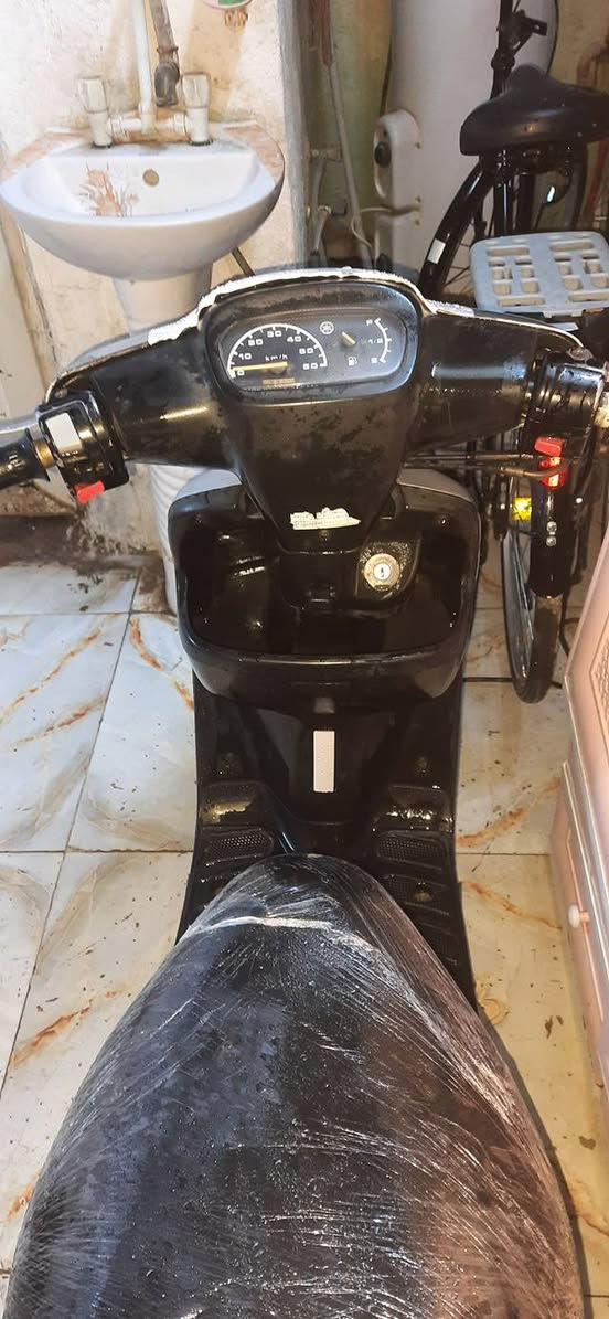 دراجه yamaha بطه للبيع او مراوس
للبيع او مراوس ب ايراني بدون اوراق الدراجه خير من الله نضيفه وناعمه ما مفتوحه كهربائيات شغاله من الطول للطول شغاله سلف وما متعبهه من البيت للمدرسه السعر ٤٠٠ وبيهه مجال او مراوس بإيراني بدون اوراق مكاني حي الغدير يم فلكة القاضي 
رقمي موجود واتساب  ***********
