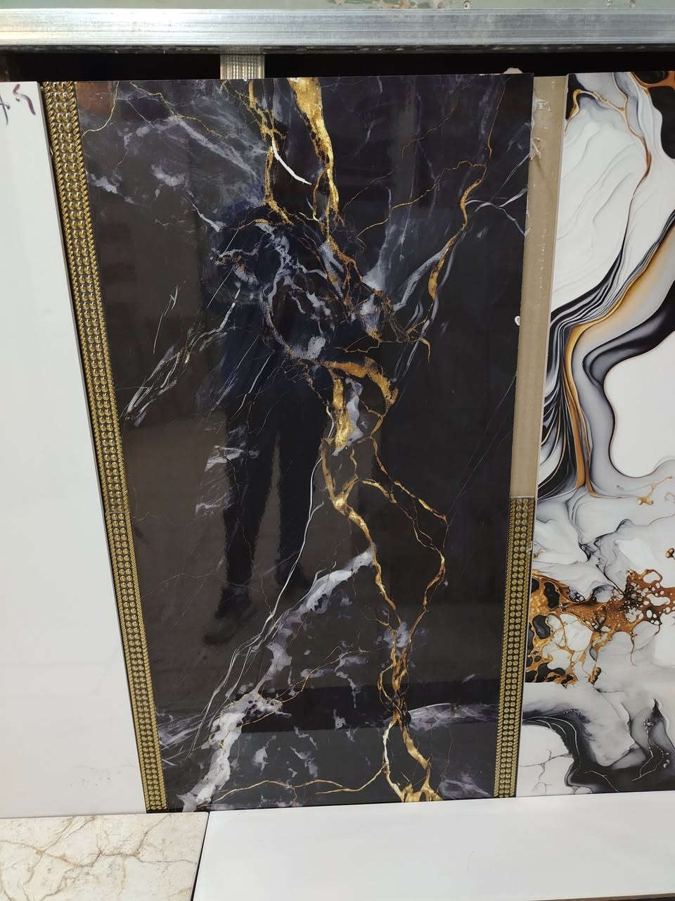 لوح بورسلين 60 ×120
إيراني المنشاء
متوفر لمعه و ناشف
درجه اولى
سعر 7500 سعر المتر
العنوان طويريج شارع 40
دارك للسيراميك والبورسلين
***********
***********
