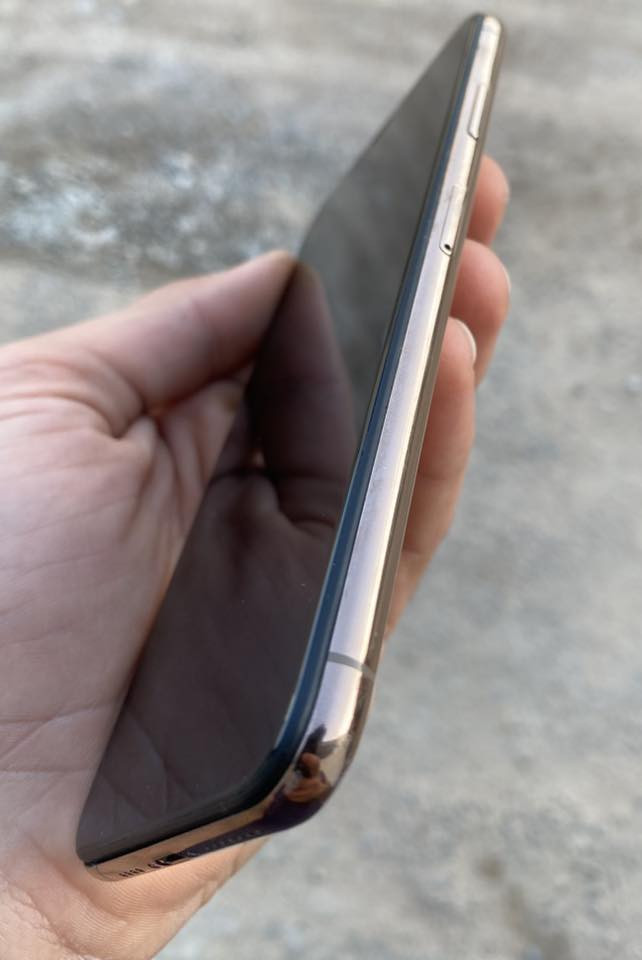 آيفون Xs Max ذاكره 256 مبدل بطاريه و شاشه اصليه جهاز نضيف كلش نهايته 180 مكاني ألجزيره  ***********
