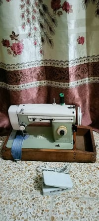 ماكينة خياطة • ايطالية • عدل وزكزاك