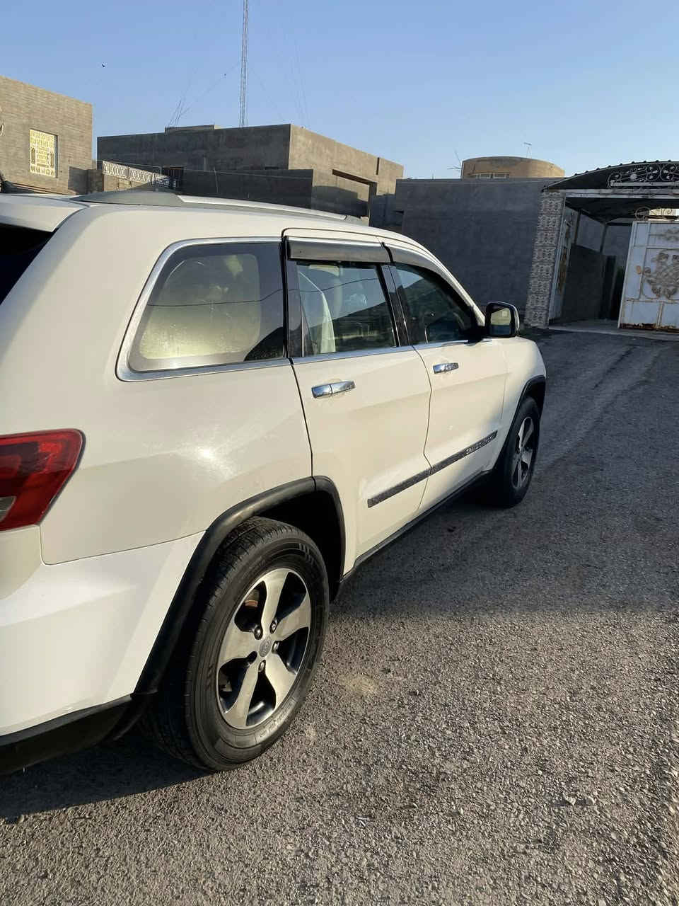 السلام عليكم اخوان گواكم الله
مبدئيا السيارة وفلوسها فدوة الكم وجوة مداسكم المهم الكلمة الطيبة والود بالكلام  ماعجبك سعر او المنشور اعبره وجزاك الله الف خير 

سيارة جيب لاريدو 2011

وارد امريكي 

6 سلندر 3600

نص فول معروفة مواصفاتها 

شاشة قلابة

أشاير بالمري 

بصمة تشتغيل 

بصمة أبواب 

شاشة جبيرة 

منضومة زنون تاهو 

كشنات كهربائية 

كشن قماش 

تحكمات ستيرن 

مانع انزلاق 

سيارة بيها قطع صبغ ابيع حزام 

رقمها بغداد ألماني بأسمي تريد تحويل تريد وكالة 

سيارة عليها ادامة كاملة من تايرات دسكات وصدر امامي خلفي

مكان سيارة الانبار 

هاذ رقمي للتواصل 

***********

وموجود عالنت 

سعر سيارة 130
