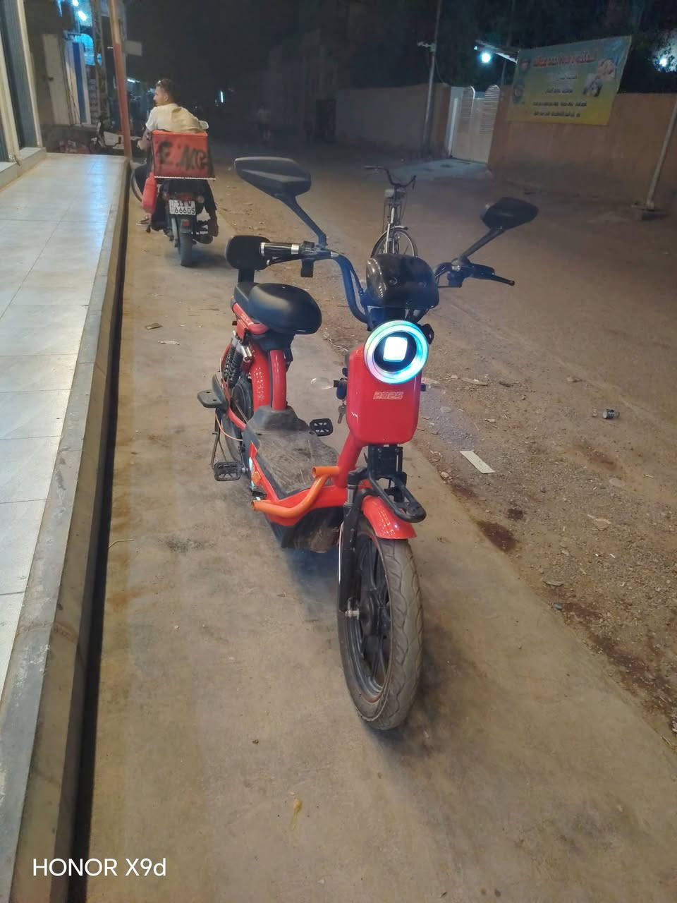 دراجه شحن جديده ستعمل كلش بصيط خمس بطريات ربع سعر سرعته ٩٩  تشغيل عن بعد بصمه وكرت وضفه سويج 
السعر ٤٠٠ وبيه مجال العنوان هبهب


**إذا كنت صاحب هذا الإعلان وتريد حذفه لأي سبب، رجاءا أرسل رسالة إلى الدعم الفني**