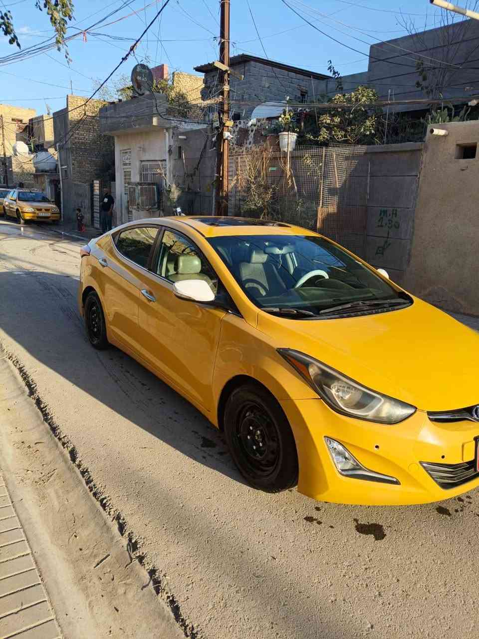 السلام عليكم 
16
الانتر 1/1 فول فول فول 
مكينه 1800 دوش قبل شهر شاهدها حاويه برغي ممفتوح بيه كير صدر تايرات كله جديد 
دوشمه جاهزه سياره ما نقصه شي 
حادثه سونار موضح بل منشور 
مكاني بغداد المدينة
السعر 113  
***********
***********
