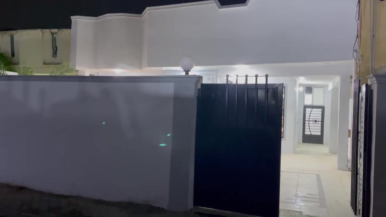 دار للبيع 200م طابو صرف حي الشهداء طابقين السعر140 للاستفسار ***********
