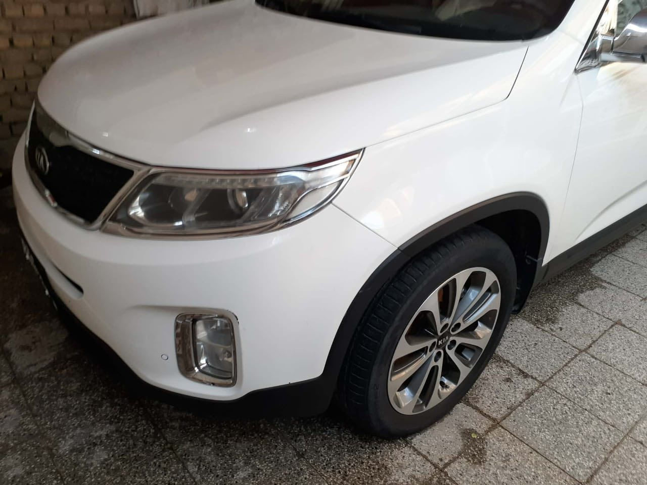 سورنتو موديل
2015 خليجي
مكفوله عده بيها 
حالوبات بل قماره وال بنيد 
مصفات 
بصمه تشغيل
بصمة ابواب
حساس خلفي 
كامره دواره
كراسي كهرباء
المحركه مبدل بي كاز كيت فقط 
رقم بغداد 
مكانها بغداد مدينه او السيديه حسب 
التواجد يعني 
السعر ١٧٥ وبيها مجال 
الرقم ***********
