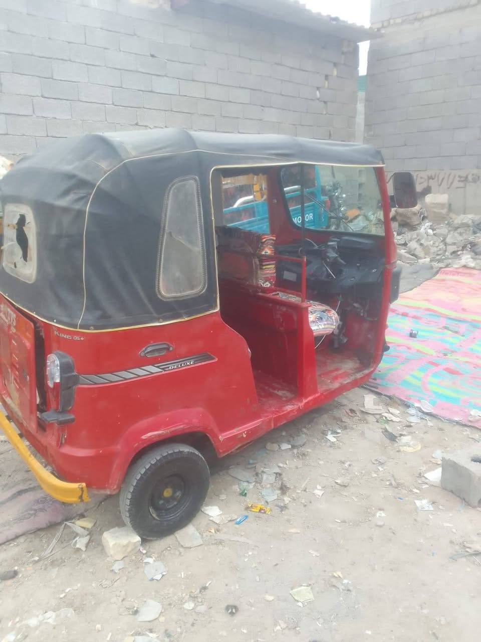 سلام عليكم تكتك للبيع ١٩كامله كبل للشارع ٧وراق اصليه مدينه الصدر مكينه ٢٠ تخم تاير دومشمه جديد ماتصرف عليه ربع سعر ٣٤٠٠وبيه مجال اتصل وتدلل ***********
