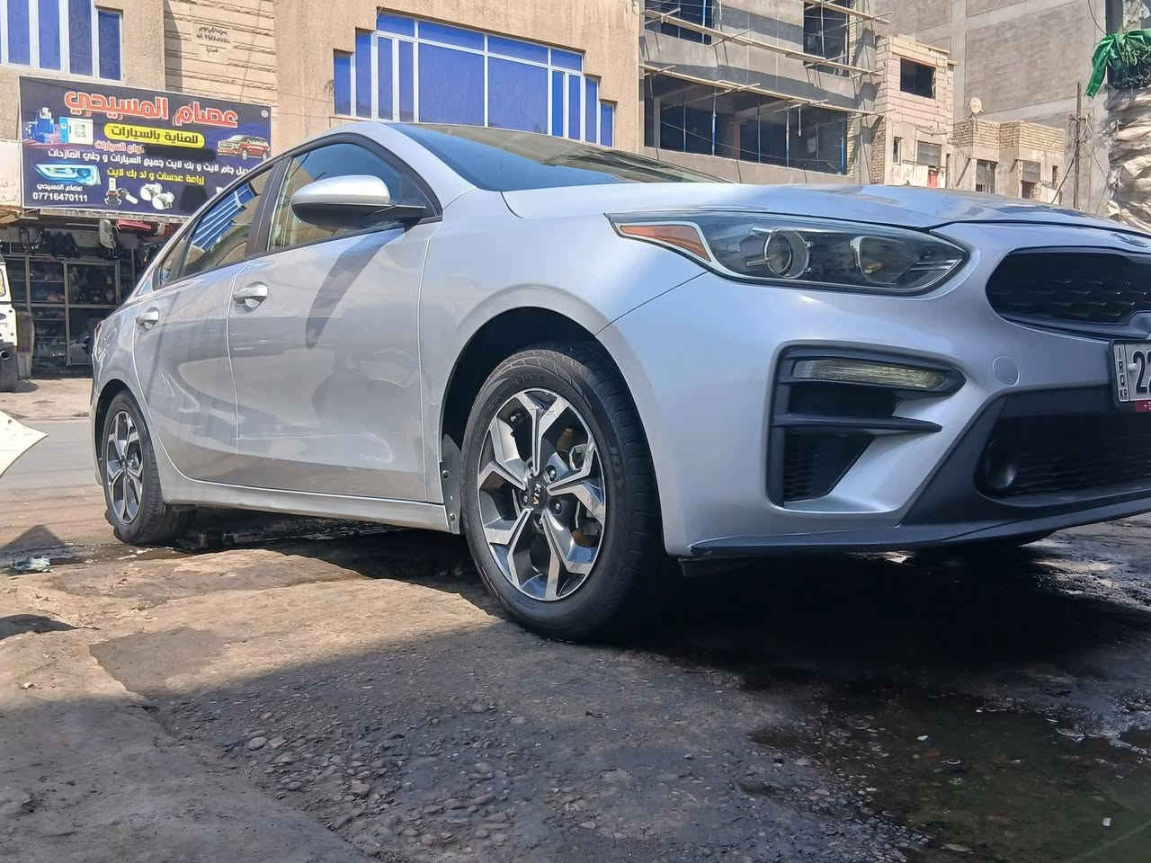 سلام عليكم اخوان كيا فورتي  موديل ٢٠٢٠ رقم اربيل بسمي هزه جديده هذاك ليوم جددتها حادثها فقط بنيد بدون دواخل وبيها ملاحظه بسيطه هنا بلعراق تبريد منضومه جديده شاد بيها تخم تاير جديد مكينه وكير خير من الله صدرها ٧٠ بلميه منضومه زنون بيها سياره السعر ١٢٠ وبيها مجال بسيط  جدآ مكاني بغداد البياع رقم الهاتف ***********

