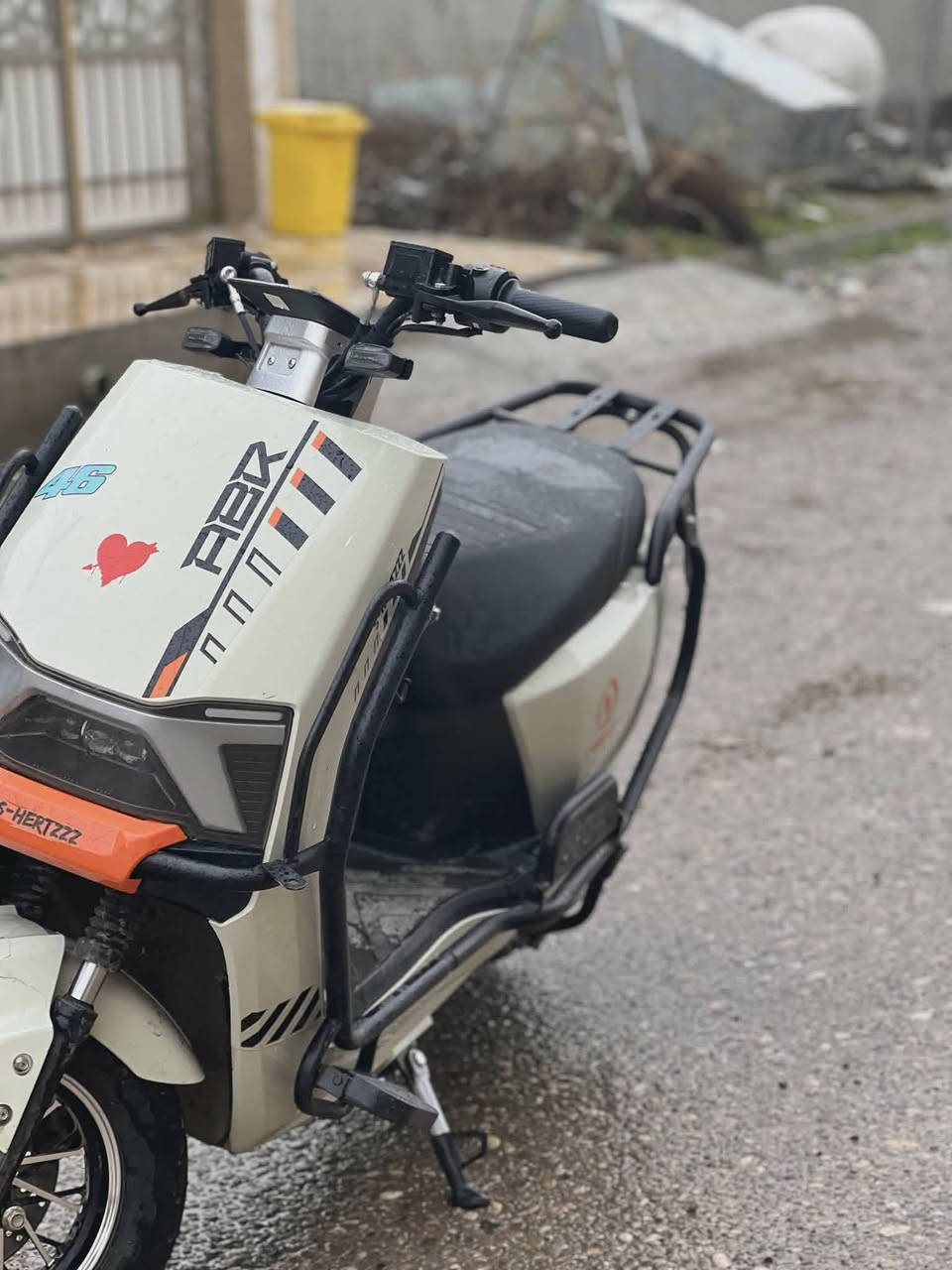 السلام عليكم 

للبيع فقط بدون مراوس !!

دراجة شحن S_ hertzzz من شركة ABR المعروفة دراجة فول نضافه وبعدها جديدة تجي أعلى فئة من نوعيتها 

ملفها حجم 3000 W
بطاريات كبار عدد 6 اصليات شرط
عليها تايرات جبلي رياضي جوبلس 
الدراجه شرط من كلشي تجي تفحص وتشوف
 
#السعر_630 وبيها مجال بسيط


**إذا كنت صاحب هذا الإعلان وتريد حذفه لأي سبب، رجاءا أرسل رسالة إلى الدعم الفني**