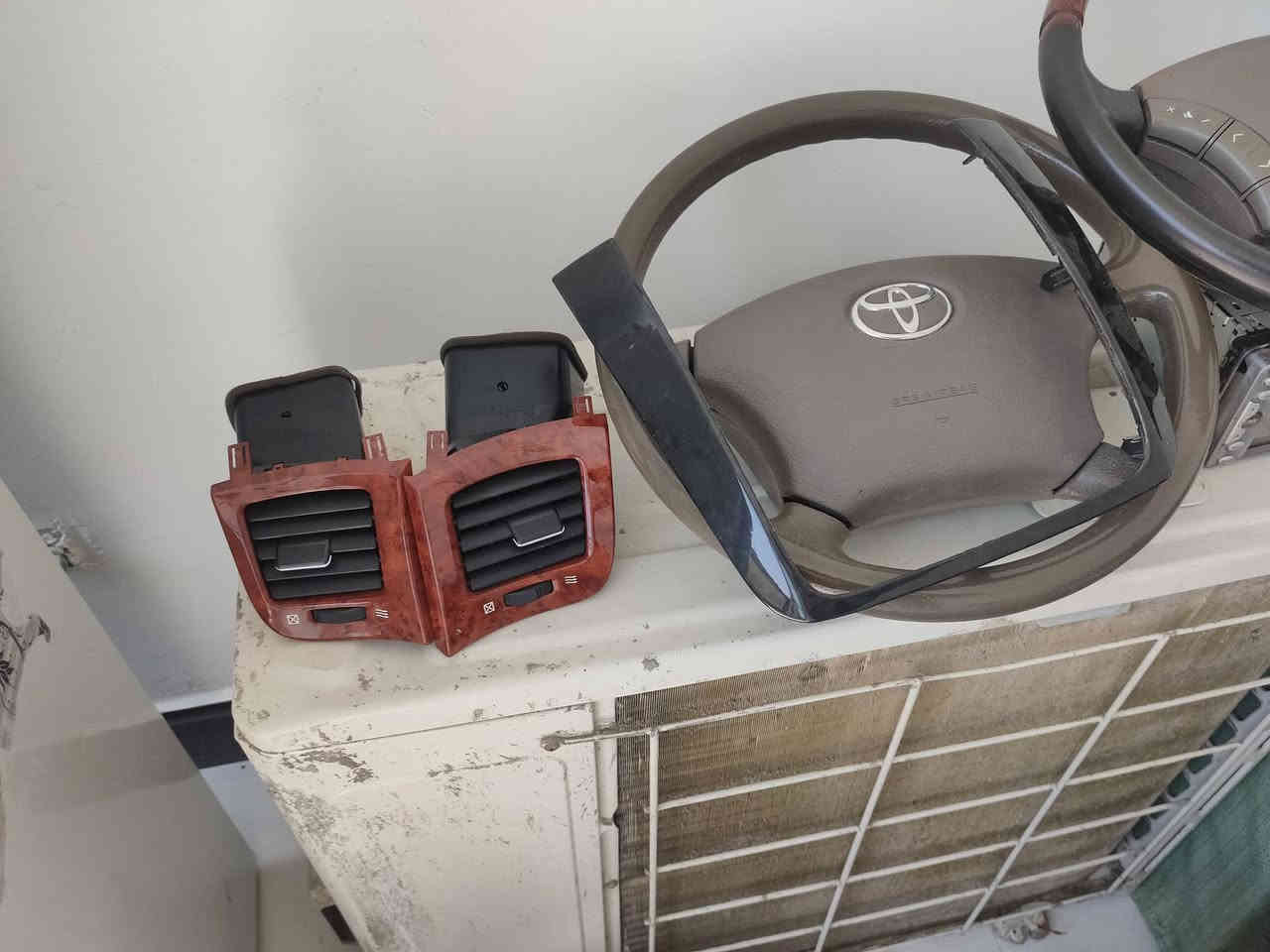 غراض ابصم للبيع وعندي باب امامي صدفي وباب خلفي سلفر وجاملغ امامي جههة الايسرئ هم صدفي كامرات عطر  اماميه بلاديه العنوان البصره القبله 
***********
