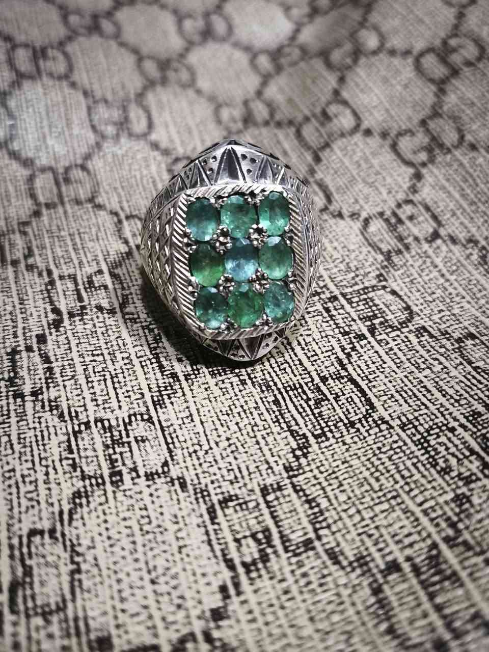 خاتم زمرد (٩) حجر الزمرد افريقي طبيعي  صياغه ايران فضه ثقيل وزنه ٣٦ غرام
نضام بيع مزايده يوم اعلى سعره ابيع ***********
