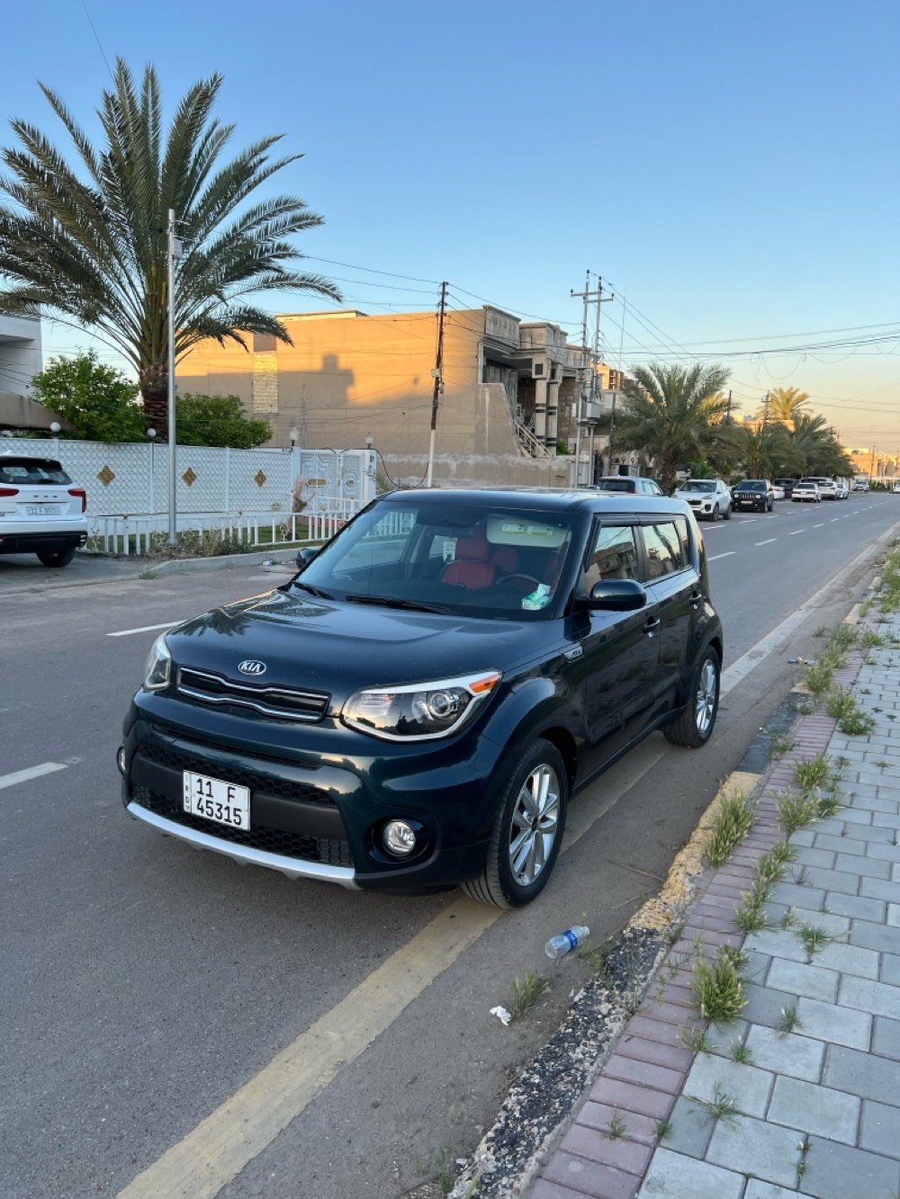 كيا سول موديل 2018 وارد امريكي
اللون كحلي 
رقم بغداد باسمي ماشيه 86 الف 
محرك 2000 gdi وكير at
*السياره مكفوله كفاله عامه من الصبغ والتبديل والايرباك
فقط بارد بسيط جداً في الباب
*مواصفاته بصمه شاشه كبيره لمس مع كامره
سماعات ماركة هارمن كاردن لايت زنون حساس اطارات تحكم ستيرن مثبت سرعه وبعد بيه مواصفات
صدرهه جديد تخم تاير ياباني جديد
السياره نظيفه جداً وبلعافيه علتصير من نصيبه 
مابيه اي نقص ربع متصرف عليه  
سعرهه 123 ورقه وبيه مجال بسيط
مكانه بغداد المنصور او حي العدل للاستفسار 
***********
***********