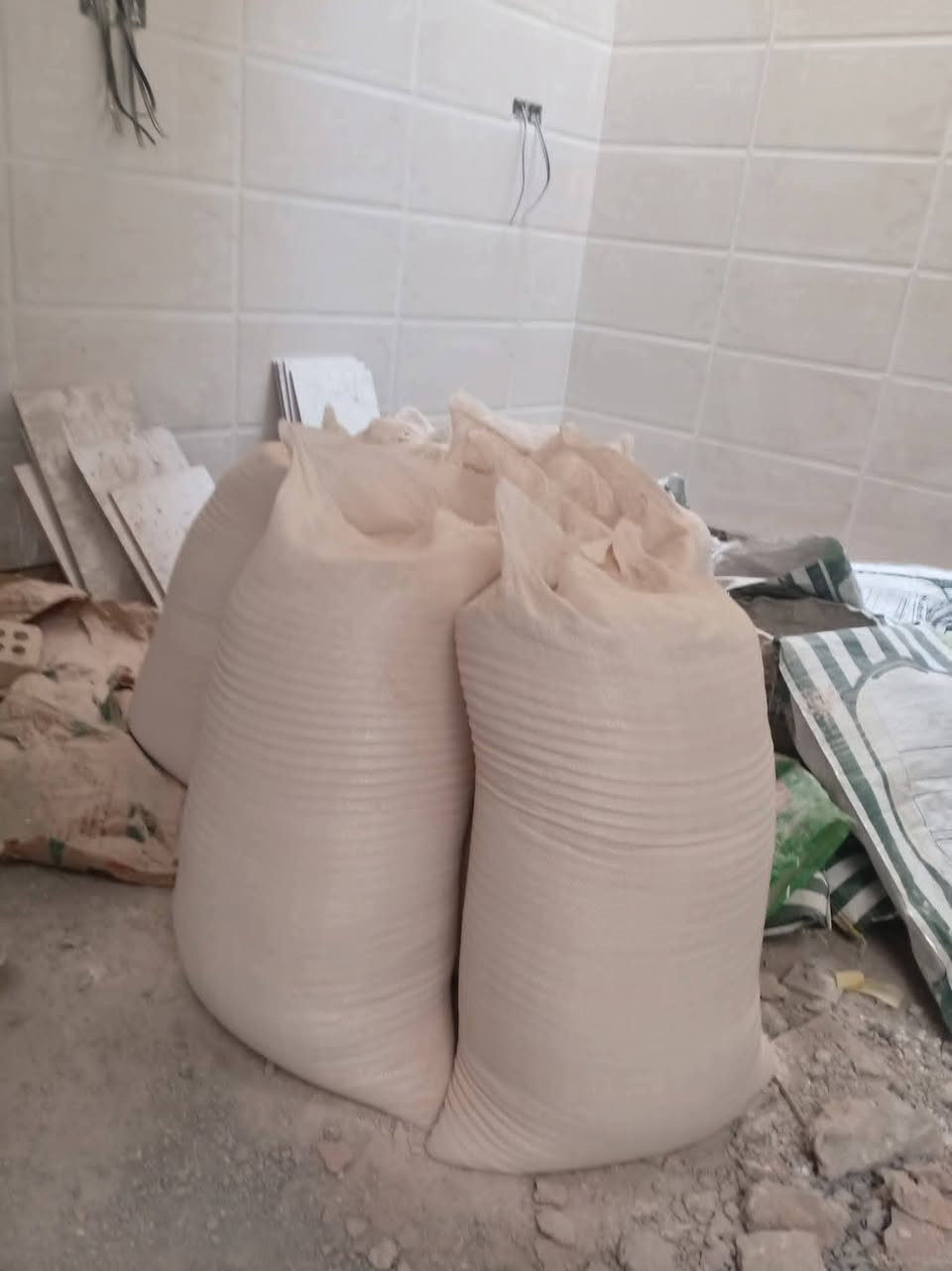 السلام عليكم كافه مناطق الزراعيه يوجد جص الفلوجه والنجف يوجد ٣٠ كونيه او ٤٠ او ٦٠ الي يحتاج عوازه موجود ١٠ كواني ٢٠ كونيه كلشي موجود سعر الكونيه ب٥ الف كونيه جبيره وترس الاستفسار *********** وتساب  خابرني وتدلل كلبي وكافه مناطق الزراعيه يوجد تكات ***********
