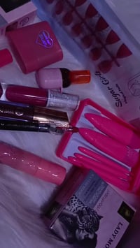 مستحضرات تجميل • توصيل مجاني