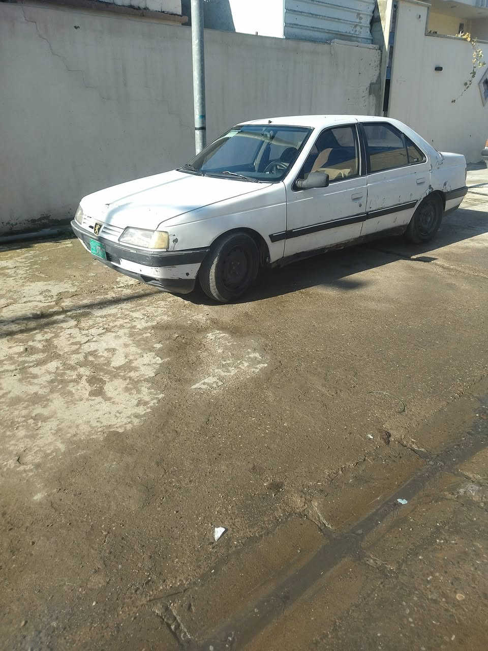 بسبب الوعود الكاذبة
بيجو 405 للبيع فرنسي
موديل 92 
لاصرف ولانفخ محرك معمر
باتري جديد
سنوية خضرة صاحبها موجود
كوبون بانزين بيها
السعر 14$
للأستفسار
***********
***********
