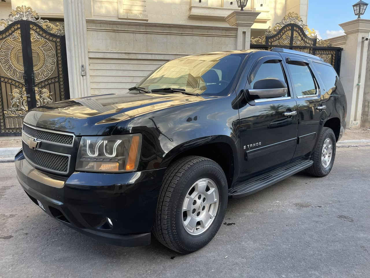 السلام عليكم تاهو 2009 لبيع بدون رقم كفاله عامه من الكص والظربه والصبغ مكينه وكير بل كارتون تبريد ثلج كهربائيات كلها شغاله تخم تاير حداده جديده السيآره جاهزه من كلشي دواخل جديده مآبيها نقص ولأ برقي السياره جديده حيل العنوان البصرة السعر 93  الهاتف ***********
***********
