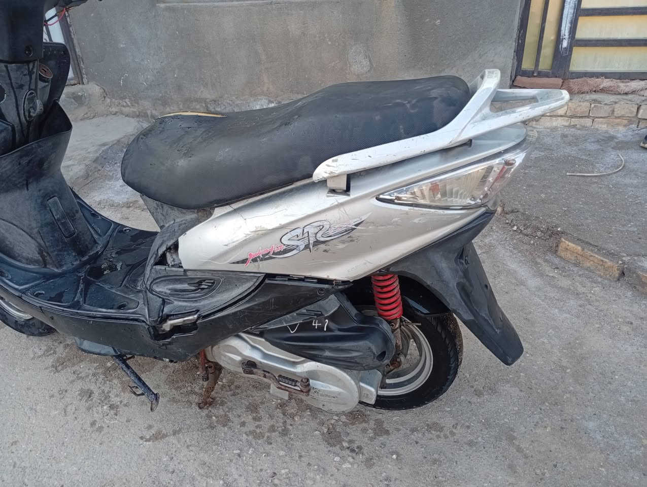 دراجه جي فور مامفتوحه شغاله كله الدراجه ناعمه السعر 350 اوبيه مجال للشراي مكاني الغراف *********** 
رقمي الثاني ***********   يوجد واتساب
