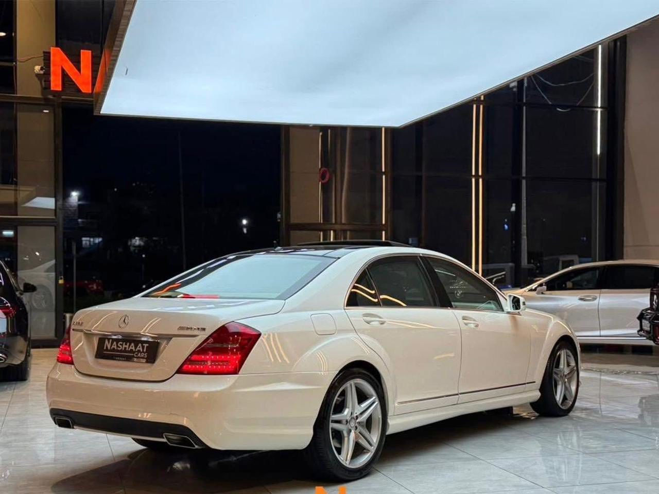 للبيع مرسيدس بنز S350 موديل 2013 - AMG خليجي  
السعر: 265 ورقة - قابل للتفاوض للجاد

المواصفات:
 •  باكيج AMG رياضي كامل: صدامات، جنط، عادم رياضي
 •  نظام الرؤية الليلية Night Vision
 •  محرك 3.5 لتر V6 بقوة 306 حصان
 •  گير 7 سرعات أوتوماتيك
 •  ماشية 75,000 ميل فقط
 •  بدون حادث، بدون صبغ
 •  مواصفات خليجي، مكيف تبريد قوي
 •  لون أبيض لؤلؤي، داخلية بيج جلد نظيفة
 •  فتحة سقف، حساسات، كاميرا خلفية، شاشة COMAND
 •  مقاعد جلد كهربائية مع تدفئة وتبريد، بصمة، دخول ذكي
 •  أنوار LED، ونظافة عالية جداً داخل وخارج
مكلف بالنشر … للاستفسار اتصل

+964 781 004 3107
