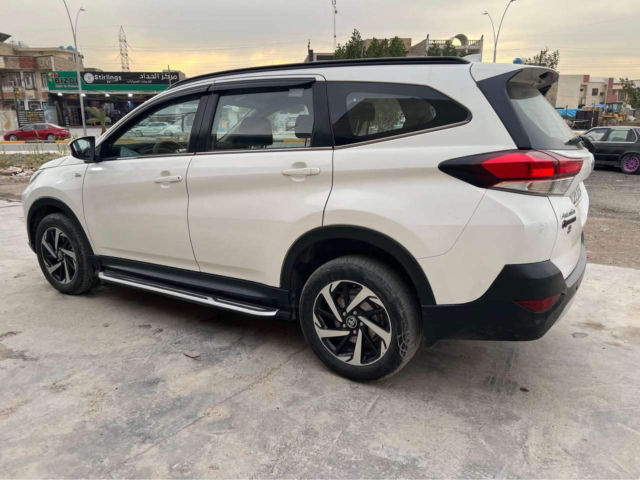 السلام عليكم للبيع أو مراوس حسب القناعه  تيوته راش السياره جديده مديل 2019  تبريد ثلج حساسات لايت زنون كأمره شاشه تحكم ستيرن سياره مابيهاا برغي نقص تراي وين متريد اشاير مري السياره سبعه راكب محرك 1500 
السعر 168 وبيهاا مجال 
السياره سيارت بيت 
وبسمي شرط التحويل 
بدون حادث ولا صبغ   والسونر مرفوق في المنشور 

الرقم ***********
الدوره حي الصحه بغداد, العراق
