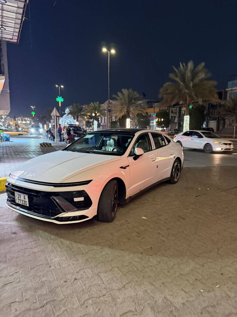 سوناتا خليجي موديل 2024  الفول بانوراما
السيارة كفالة عامة بحالة الشركة وفول مواصفات 
السعر 235 $ ورقة وبيها مجال 
للاستفسار / *********** المكان كربلاء شارع المخازن
المواصفات :......................
حجم المحرك 2500 دوش
سقف بانورامي
صندوق كهربائي
كاميرا خلفية دوارة
حساسات امامية وخلفية
بصمة تشغيل وابواب وجنطة
مثبت السرعة
مرايا جانبية كهربائية
نوافذ كهربائية اوتو 
شاشة ديجتال 
مقاعد كهربائية
6 وسادة هوائية
المصابيح الأمامية والخلفية  LED
داتا شو 
أبل كاربلاي
توقف ذاتي Auto Hold
سايد بريك بصمة 
شاحن لاسلكي
ستائر خلفية
وضعيات القيادة Drive mode
التبريد منفصل مناخين لمس
2 قطع تبريد 
مانع الانزلاق و ABS
وبعد بيها مواصفات
