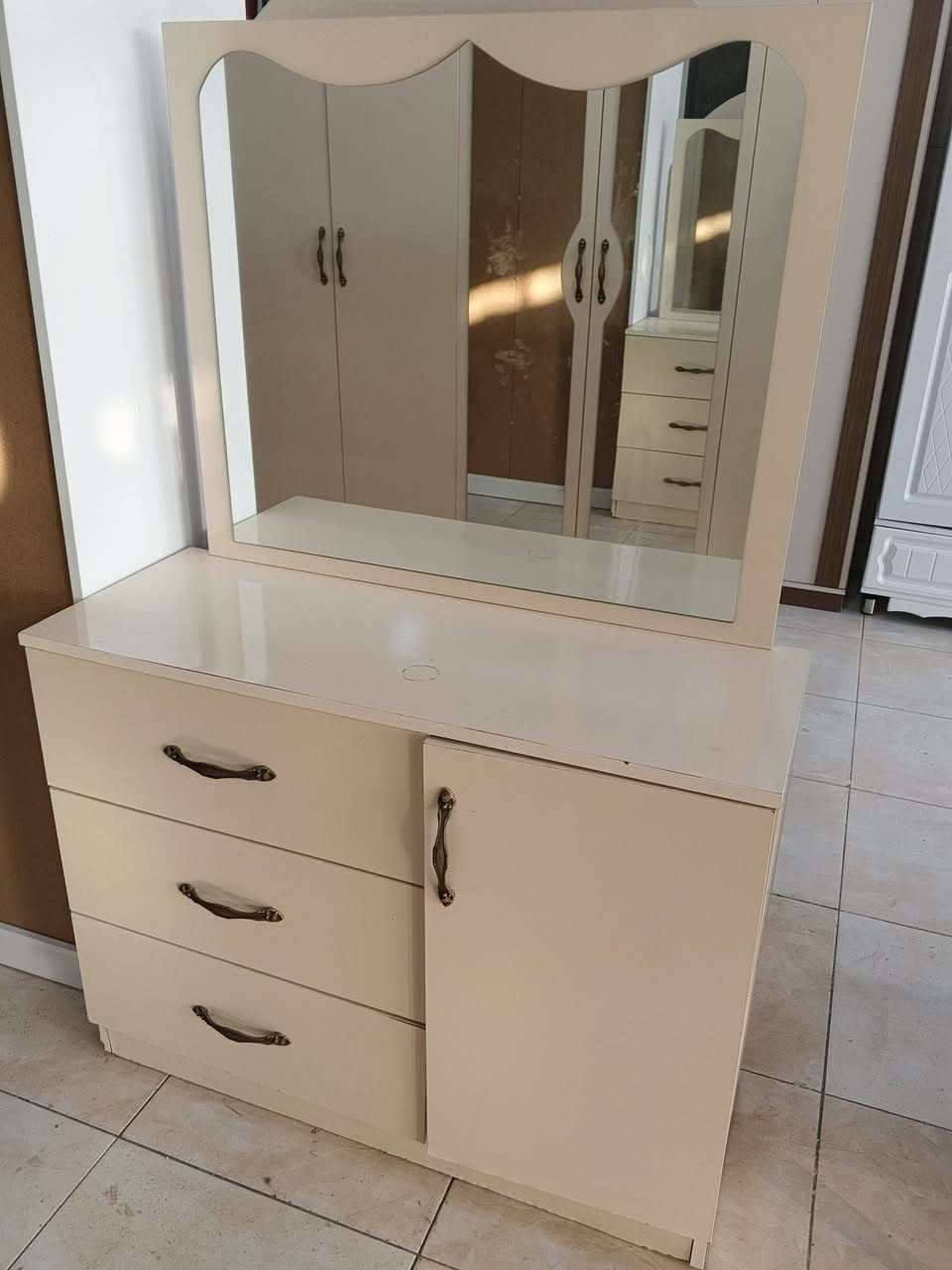 عرفه نوم تركي متكونه من 6قطع سعر 350الف 
النقل و الشد داخل اربيل مجاني 
***********واتساب
