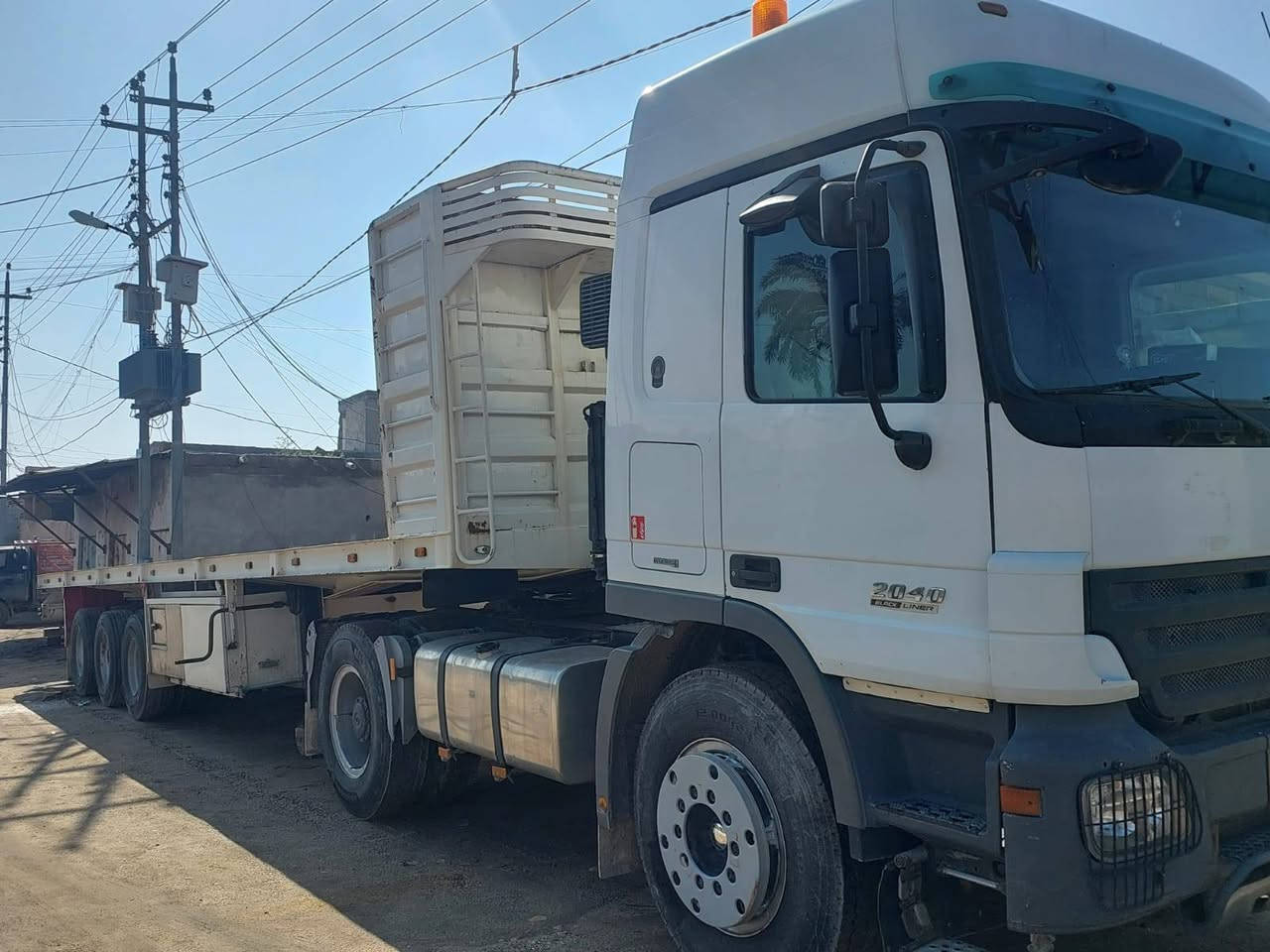 سلام عليكم للبيع اكتروز فحل موديل 2004 حجم المحرك 2040 رقم بصره  بسمي مكينه وكير وحداديه جديده تخم تاير راس وعربانه مكفوله من الفطر  العنوان بصره تفاصيل اكثر  رقم الهاتف ***********
