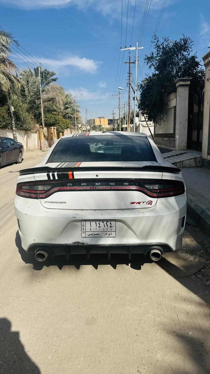 يا الله دوج جارجر 2015 اصل حادث بنيد فقط
المحركv6 عليها غرفه حديثه لون احمر واسود
شاشه جبيره السياره جاهزه من كلشي اي نقص مابيها من ناحيه محرك كير  تبريد كله سليم 
السياره رقمها ذي قار بأسمي حره 
السعر 180 بيها مجال قليل  ناصريه مركز ***********

