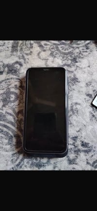 جهاز ايفون11عادي للبيع  بطاريه80✅شركة ذاكره128  شاشه شخط مابيهه✅ نضيف ...