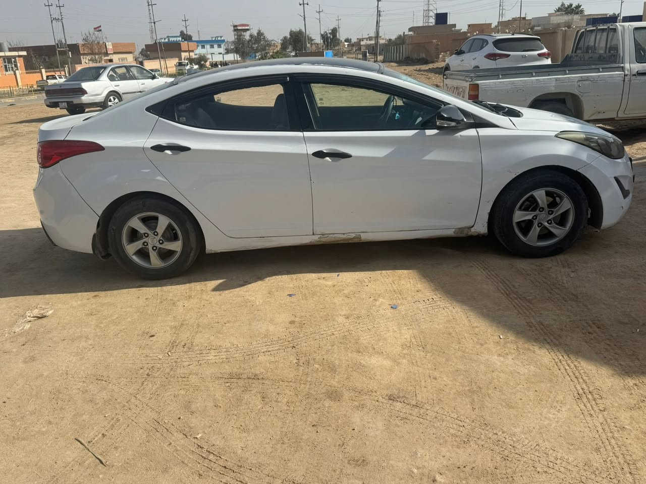 الالنترا موديل ٢٠١١ مضلع محرك ١٨ دوش 
وكير At شرط 
رقم اربيل الشرعي بالموصل شرط التحويل 
وكابون بانزين بيها 
وبيها ضربه براس الشاصي اليمين

تبريد وتدفئه شرط 
طخم نص 
السعر ٨٢ وبيها مجال
باقي التفاصيل على الرقم(واتس/اتصال)

+964 776 947 9939
