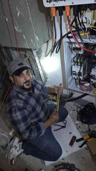 بفضل الله وحمده تم انجاز عمل تجهيز وتنصيب منظومة طاقة شمسية بدون الواح  تتكون من انفرتر high voltage 50 kw deye  وبطاريات بحجم 120 kw pro  أحدث نظام بطاريات من deye  لفندق في بغداد كمرحلة أولية  لإنتاج  ٧٠ امبير نظام ٣ فيز لمدة ٣ ساعات  بالتعاون  بتجهيز المواد  مع شركة الاساسات المتينة وتنفيذ مكتب رواد الطاقة البديلة والذكية بادراة المهندس عبدالله الدليمي  ***********
مستعدون بتجهيز وتنفيذ مختلف المنظومات المنزلية والصناعية والزراعية  Hybrid and on grid system  وبكوادر هندسية  وفنية احترافية في هذا المجال
