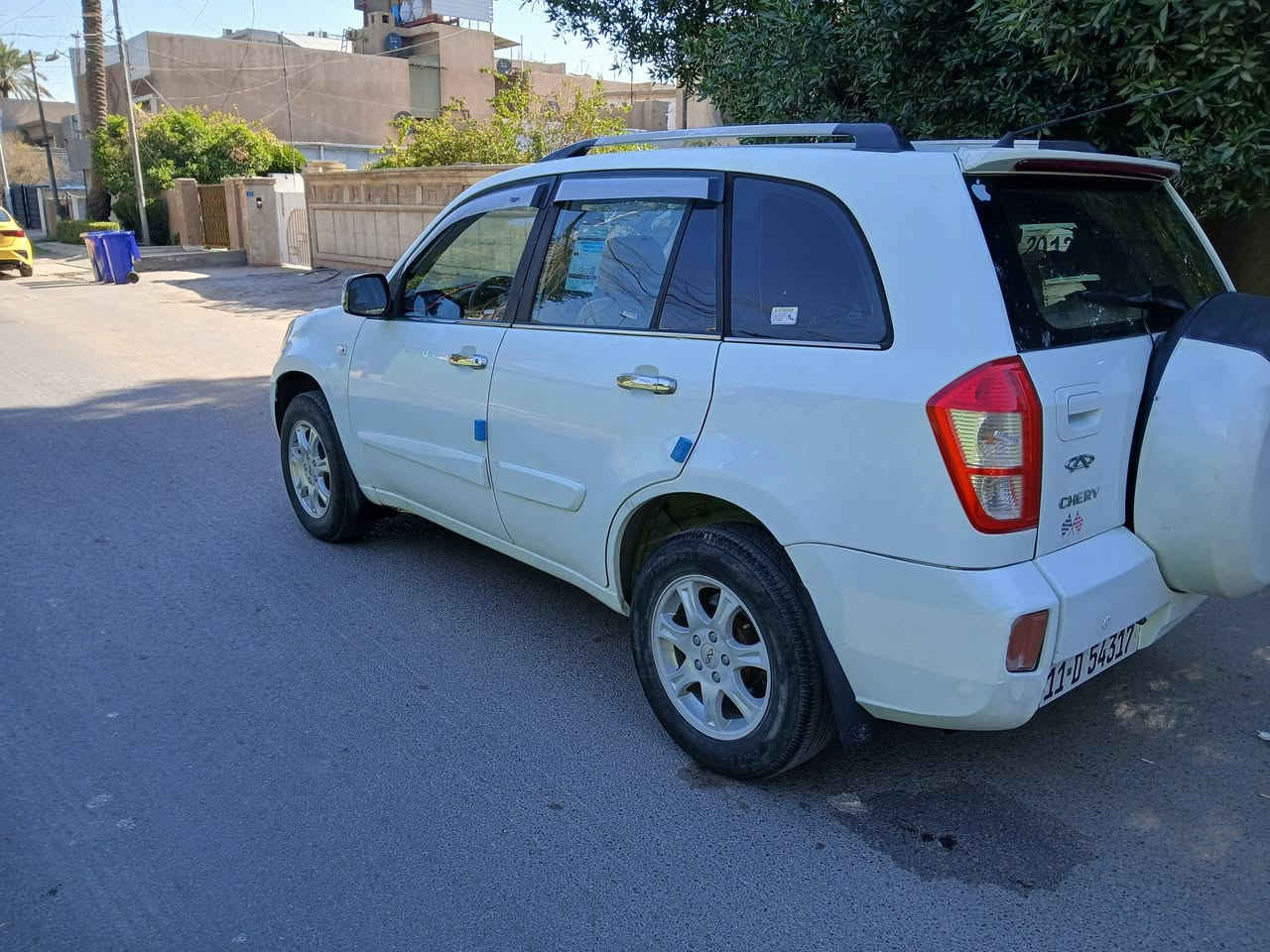 السلام عليكم 
شيري تيكو موديل 2013 ماشيه 158 كيلو
كير اوتوماتيك تبريد ثلج ( فتحه + كشنات جلد + تدفئه كشنات + كامرا + تحكم مري + بوصله ) اترايها كلش حلو وكلشي بيها شغال وجاهز بدون نقص ( صبغ خشم الجاملغ فقط ) سعرها 62 مكانها بغداد شارع فلسطين للاتصال ***********
