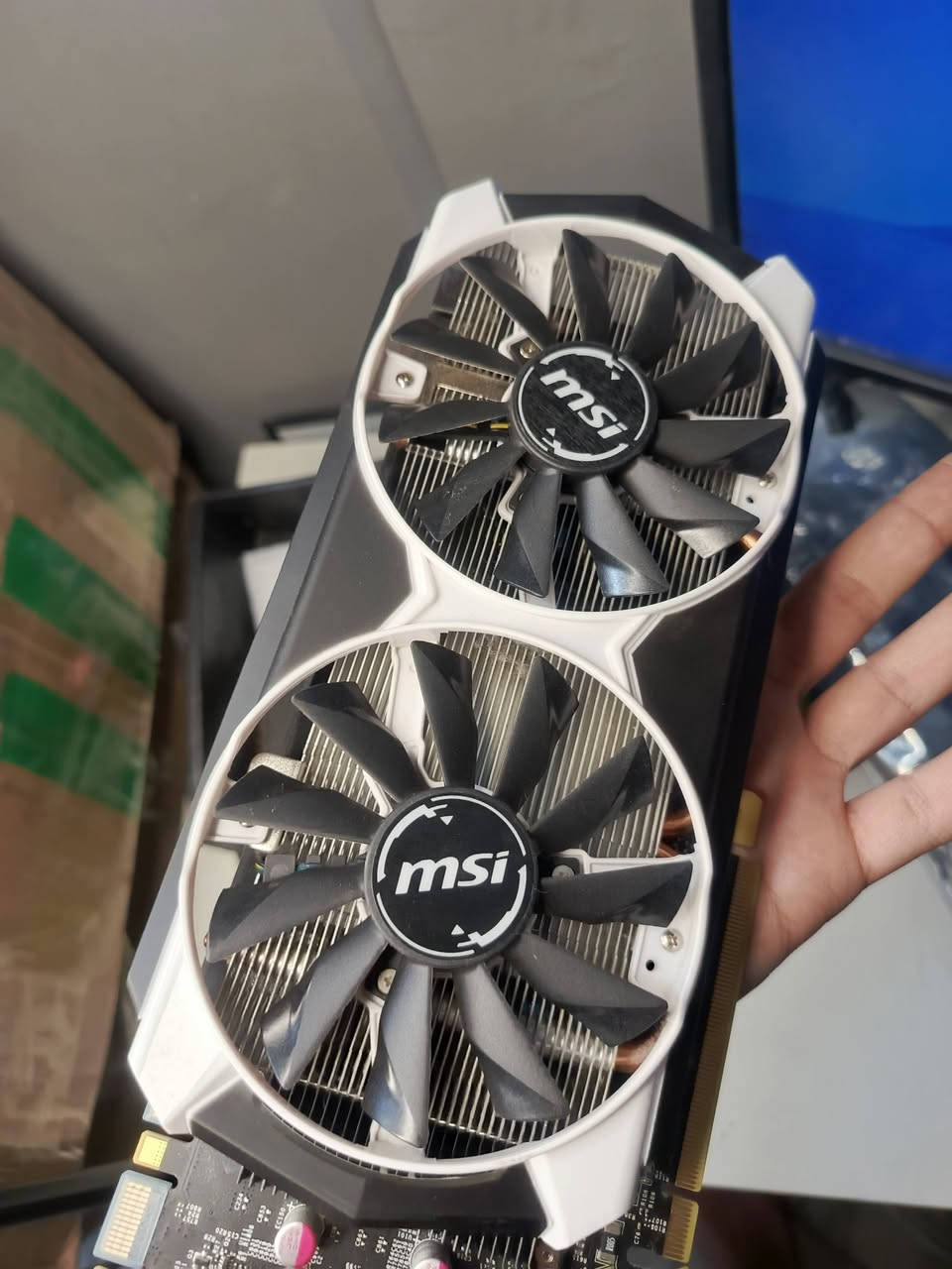 سلام عليكم كارت شاشه اجه بهذا الشكل  ابيع فحم  مبين  مستخدم لأن بي  تراب مثل ما موضح ب صور


**إذا كنت صاحب هذا الإعلان وتريد حذفه لأي سبب، رجاءا أرسل رسالة إلى الدعم الفني**