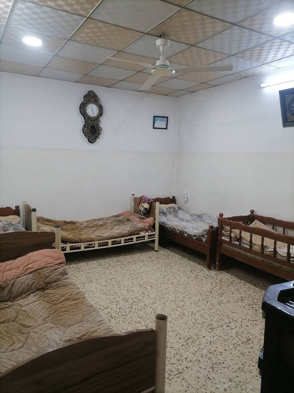 السلام عليكم 
بيت للبيع حي العامل الثانية 
المساحة 200م طابق واحد غرفتين وهول واستقبال مع سرداب على كبر مساحة الغرفتين كاشي سيراميك سقوف ثانوية
قرب شارع 60
لتفاصيل اكثر مراسلة الصفحة او الاتصال بالرقم 
***********
